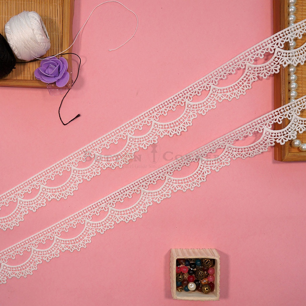 One Side Border Shuttle Lace