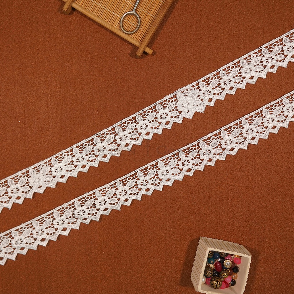 One Side Border Nylon Shuttle Lace