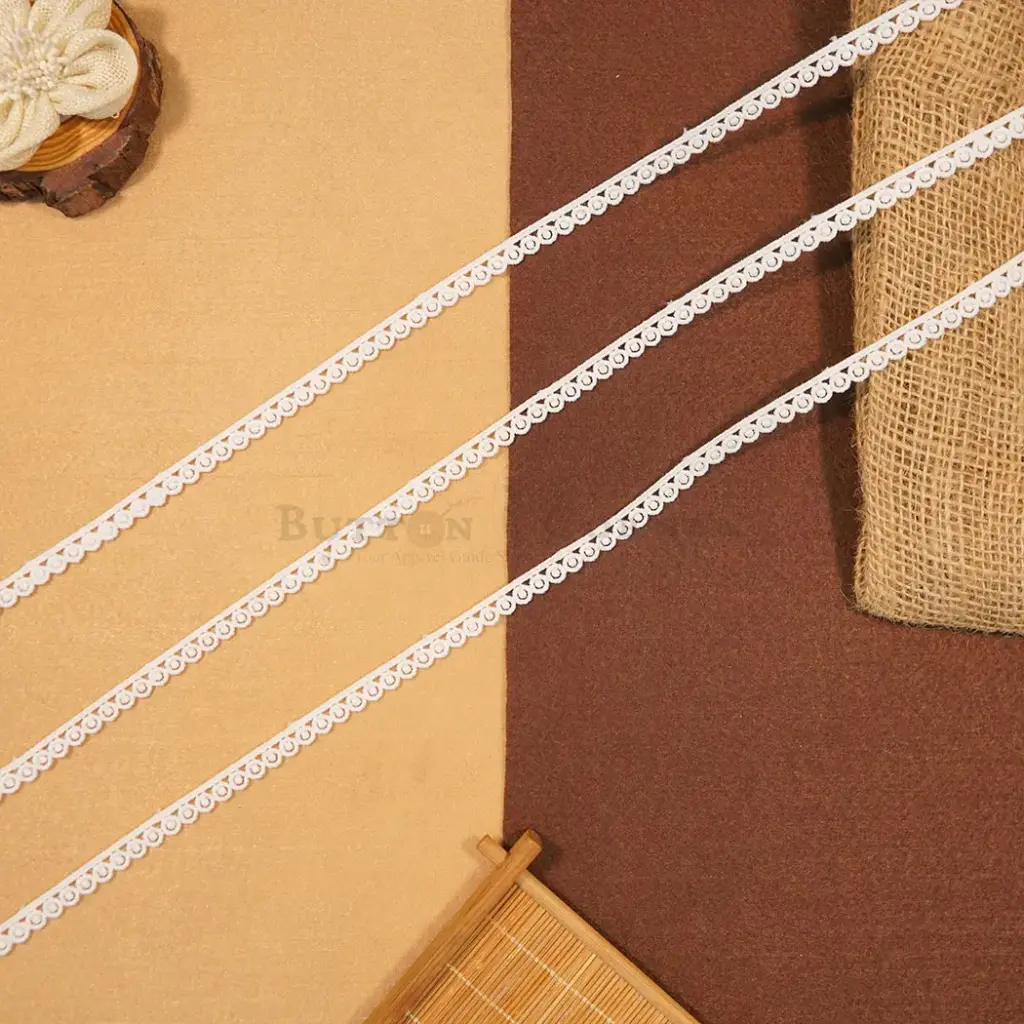 Shuttle Lace In Color