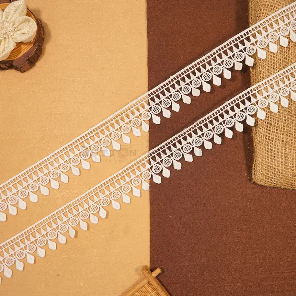 One Side Border Shuttle Lace