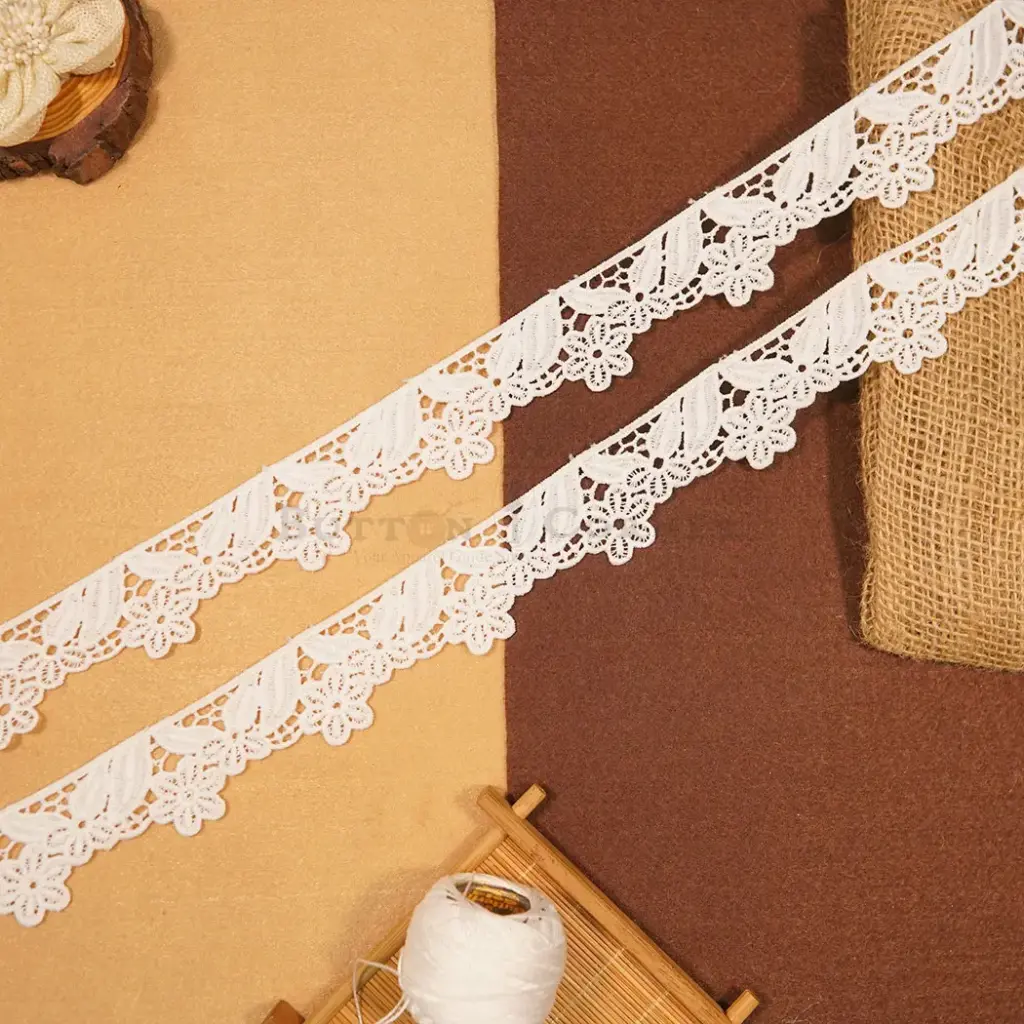 One Side Border Shuttle Lace