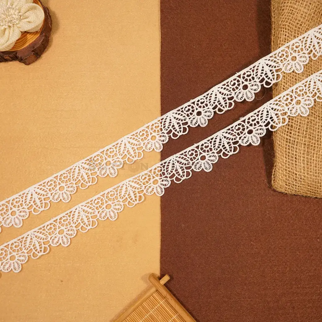 One Side Border Shuttle Lace