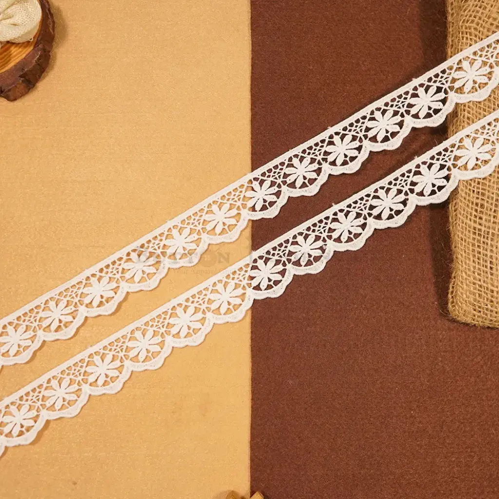One Side Border Shuttle Lace