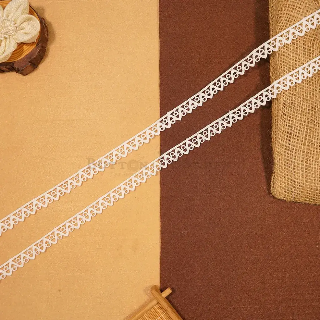 One Side Border Shuttle Lace