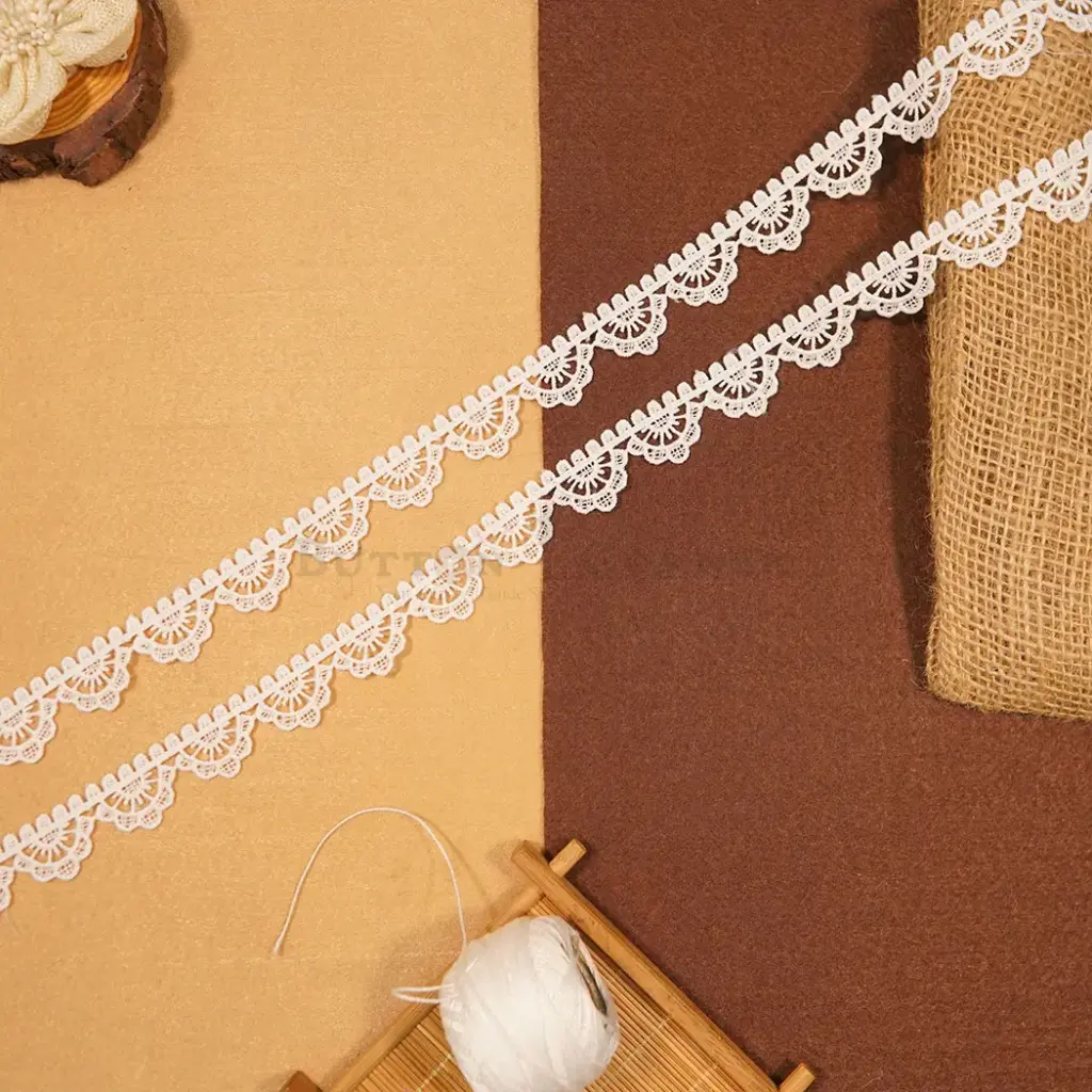 Scallop Edge One Side Border Shuttle Lace