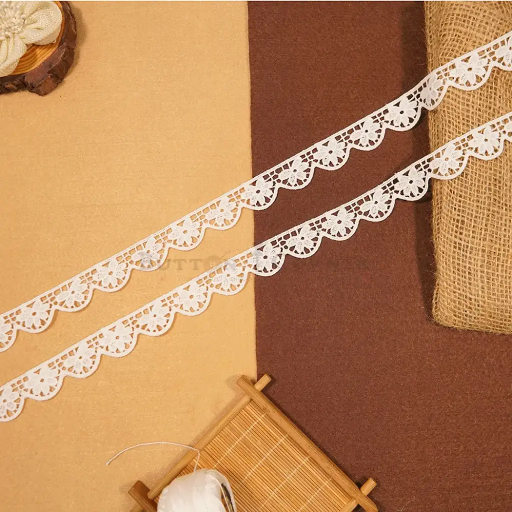 One Side Border Shuttle Lace