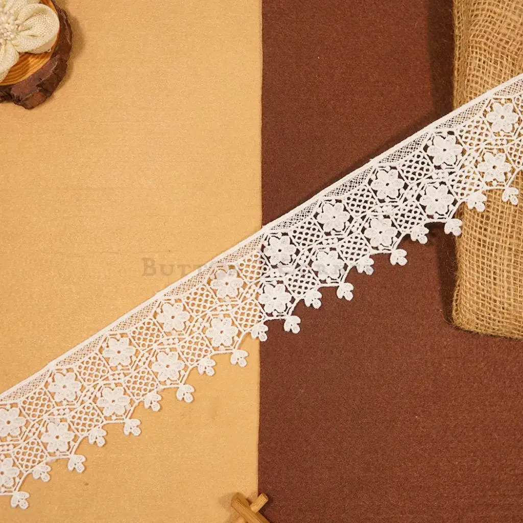 One Side Border Shuttle Lace