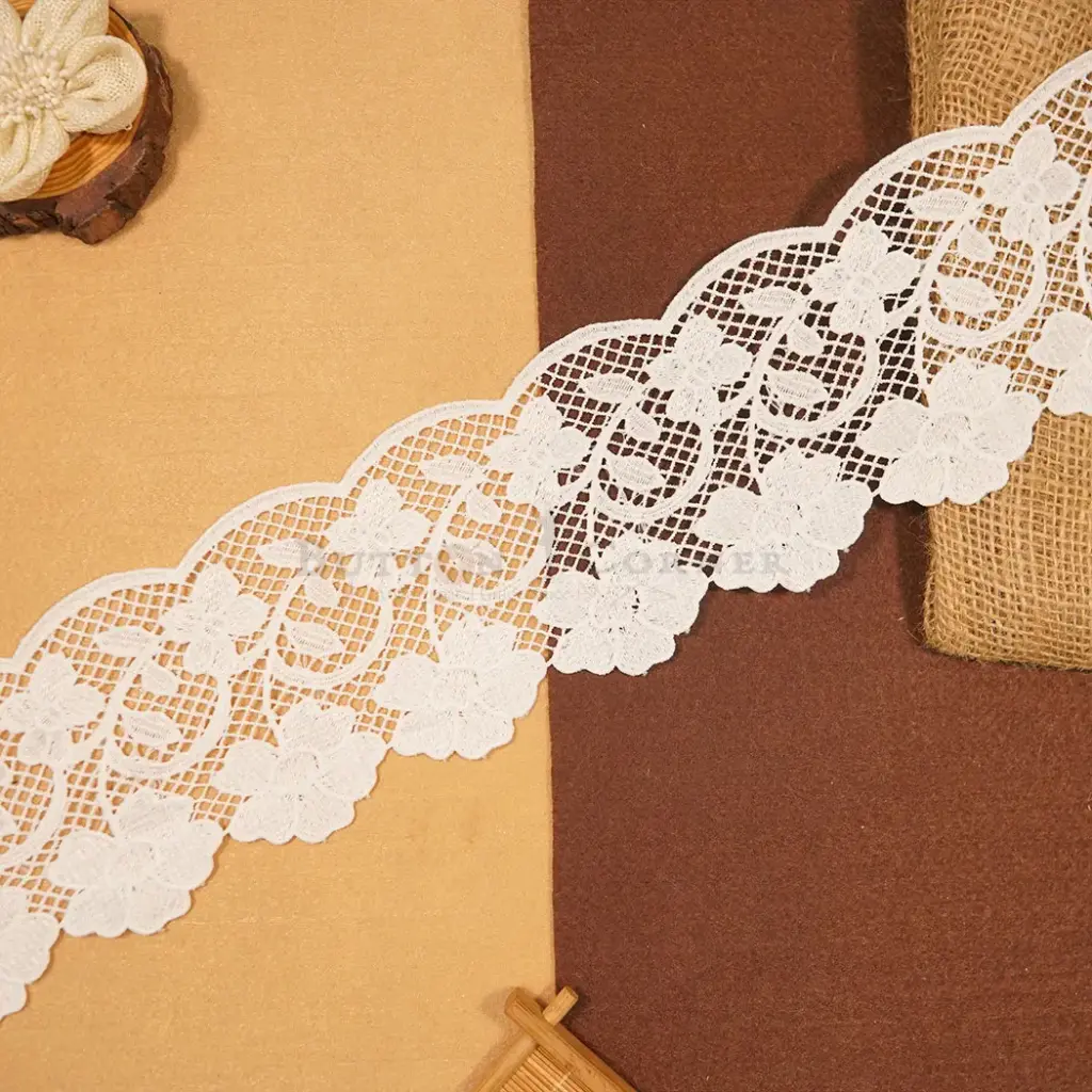 One Side Border Shuttle Lace