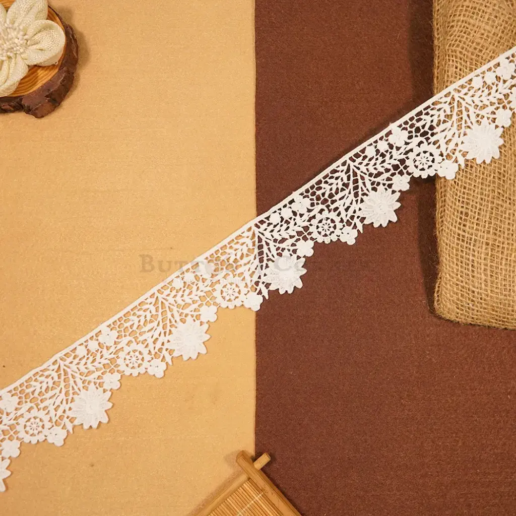 One Side Border Shuttle Lace
