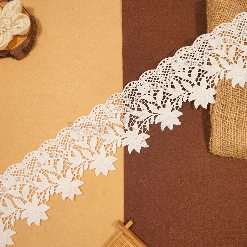 One Side Border Shuttle Lace
