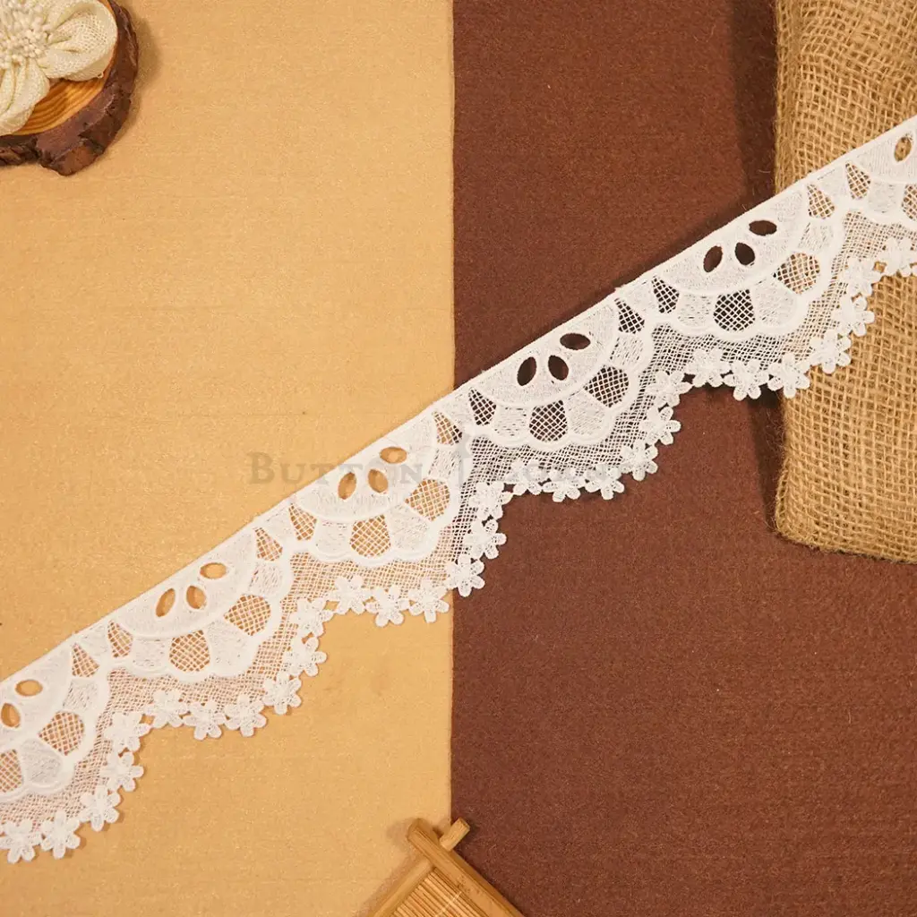 One Side Border Shuttle Lace