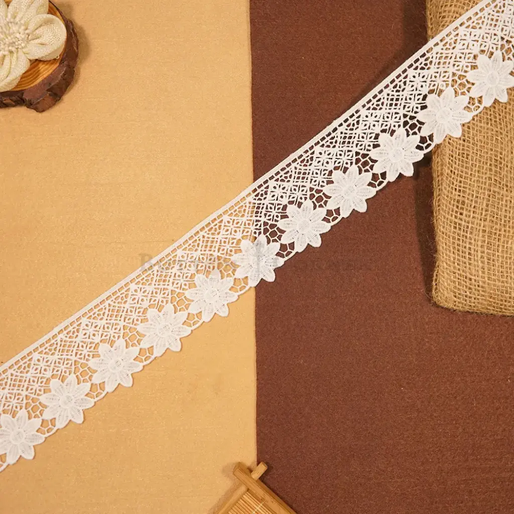 One Side Border Shuttle Lace
