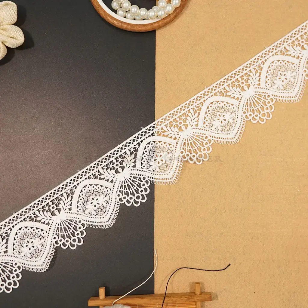One Side Border Shuttle Lace