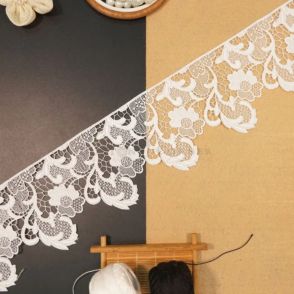 One Side Border Shuttle Lace