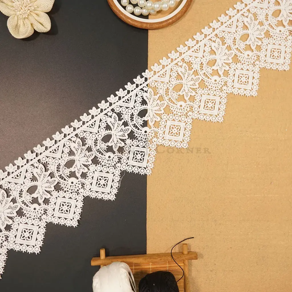 One Side Border Shuttle Lace