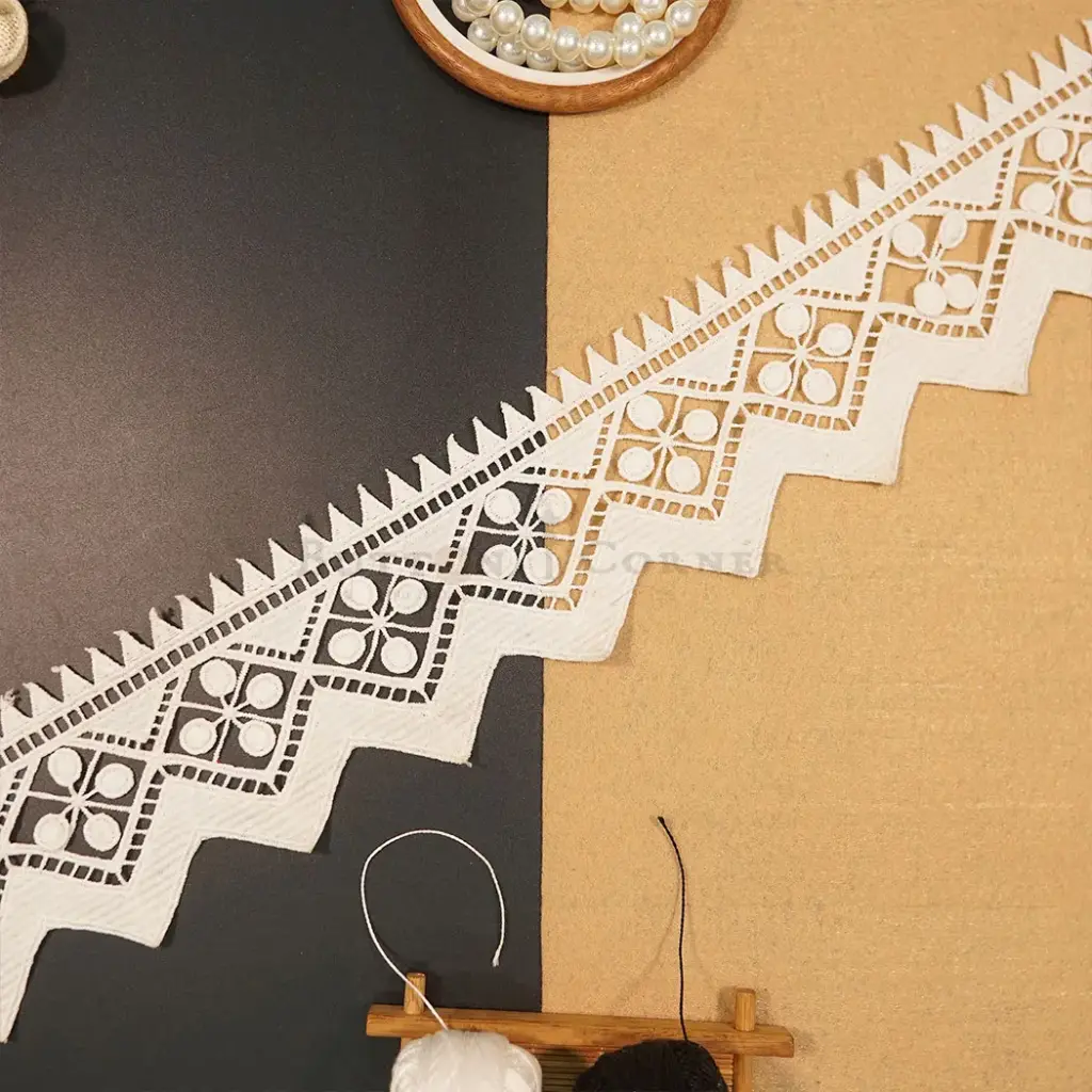 One Side Border Shuttle Lace