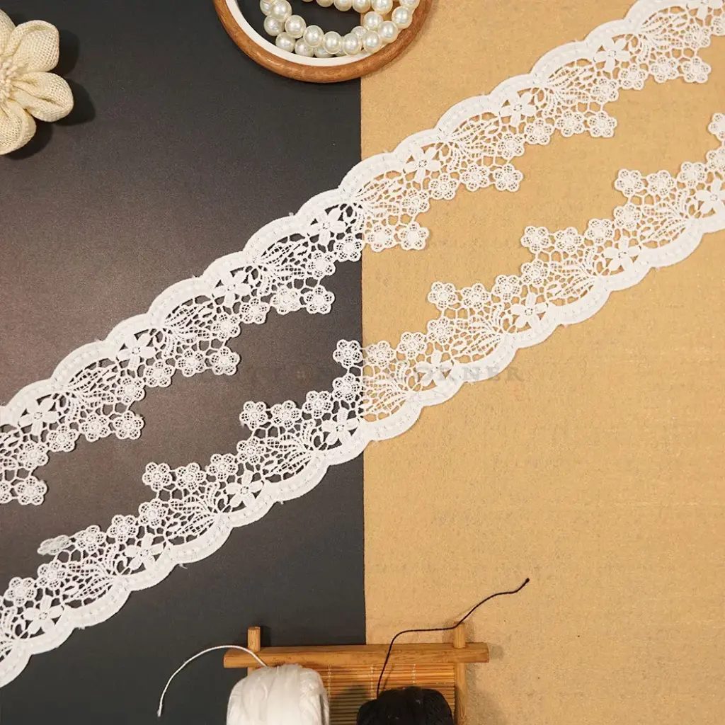 One Side Border Shuttle Lace