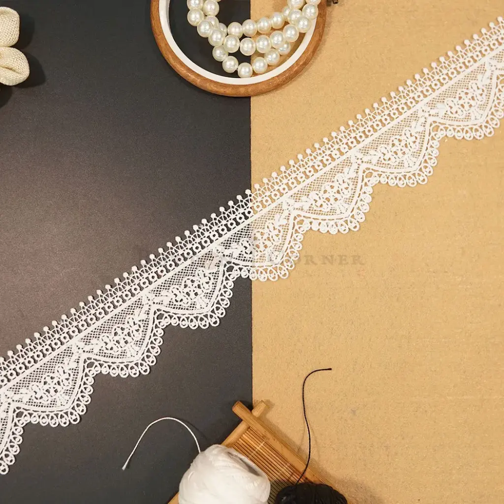 One Side Border Shuttle Lace