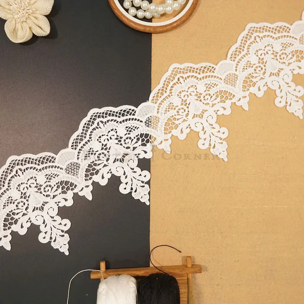 One Side Border Shuttle Lace