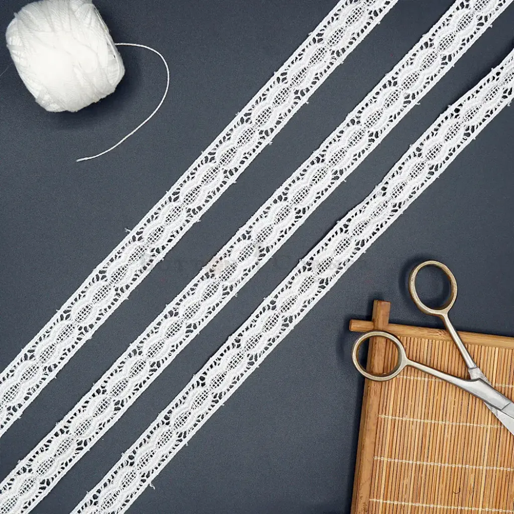 Double Side Border Polyester Shuttle Lace