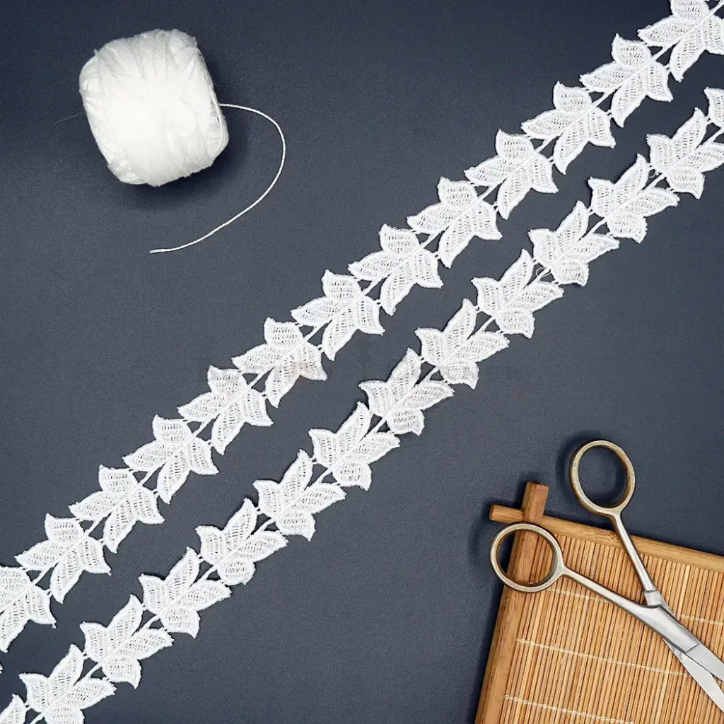 Tiny Leaf Patch Polyester Shuttle Lace 