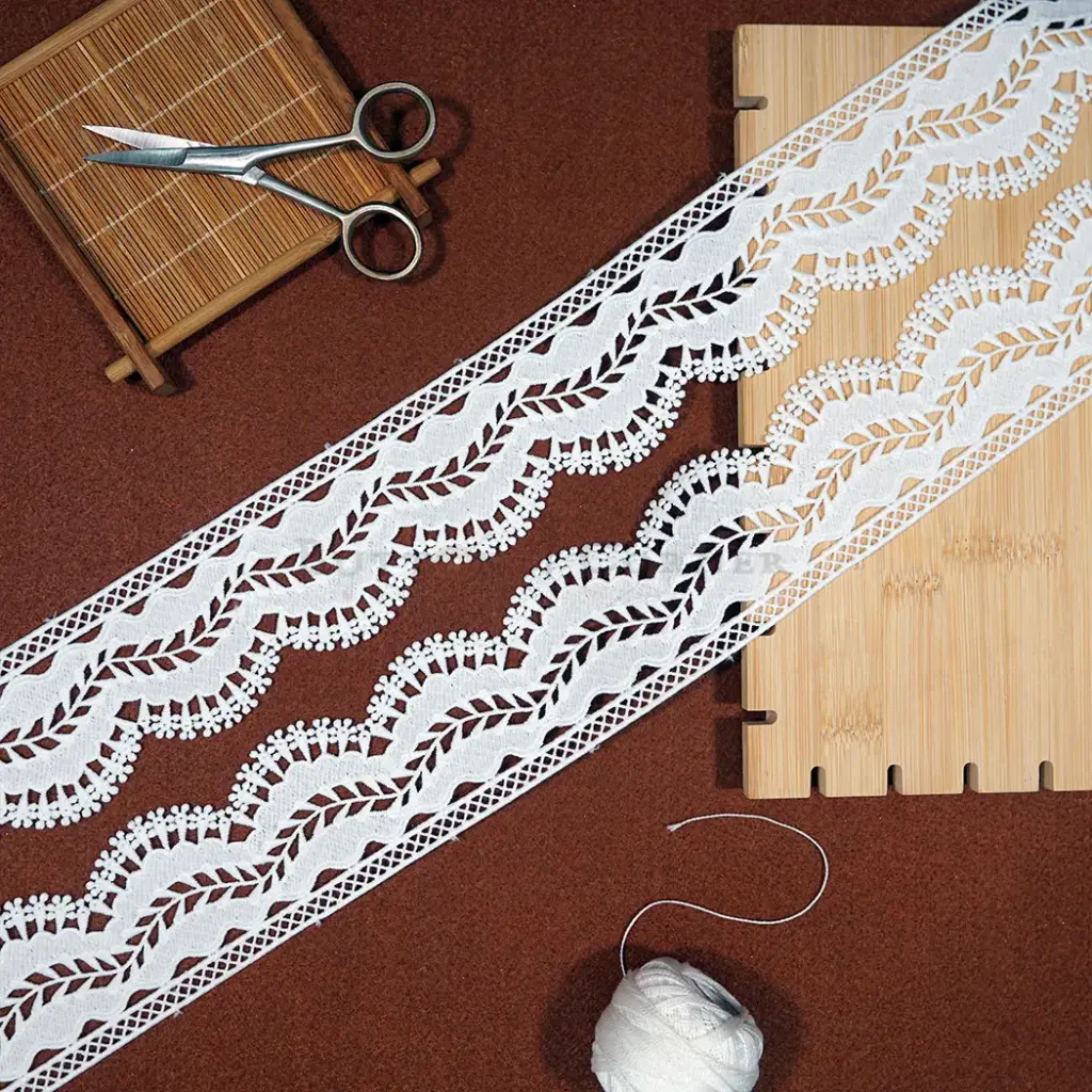 One Side Border Shuttle Lace