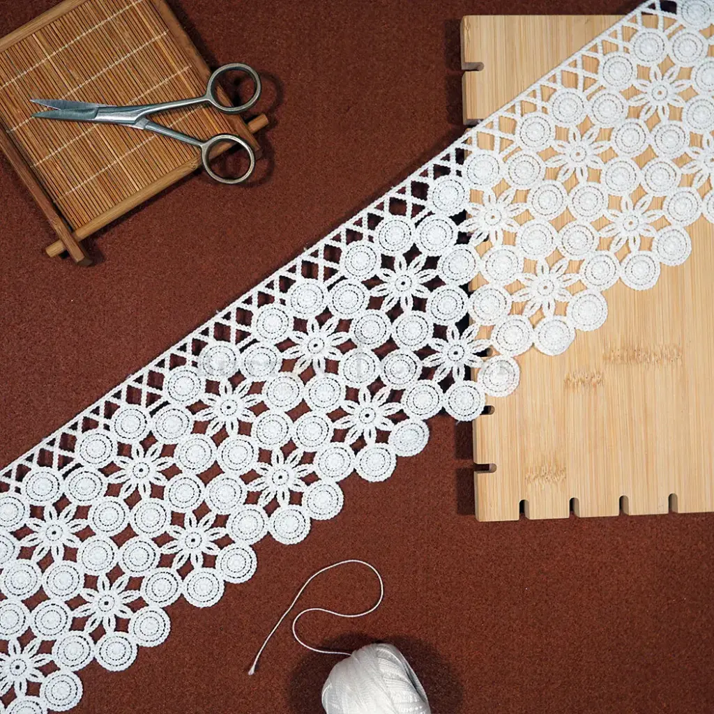 One Side Border Shuttle Lace