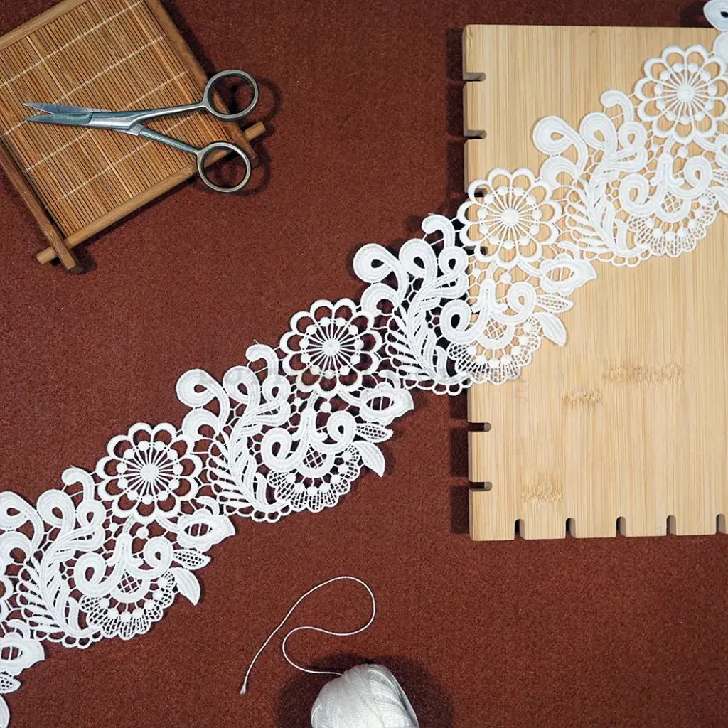 Applique  Shuttle Lace