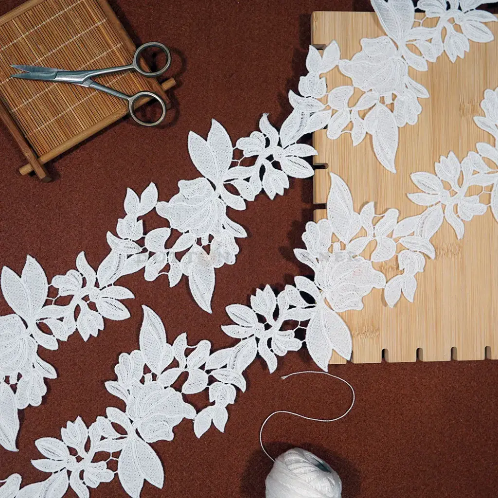 Openwork Flower Design Shuttle Lace