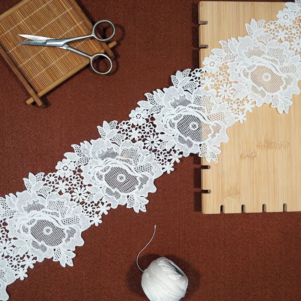 Flower Design Shuttle Lace