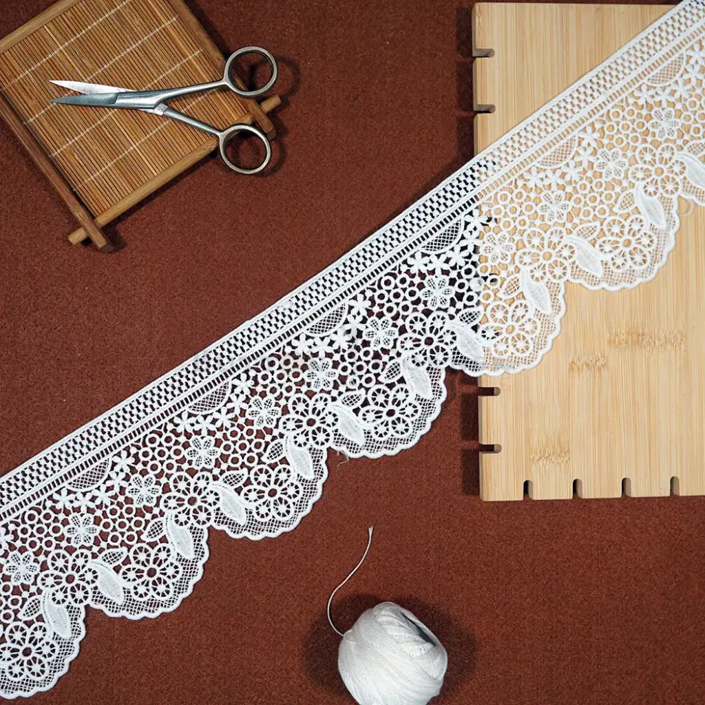 One Side Border Shuttle Lace