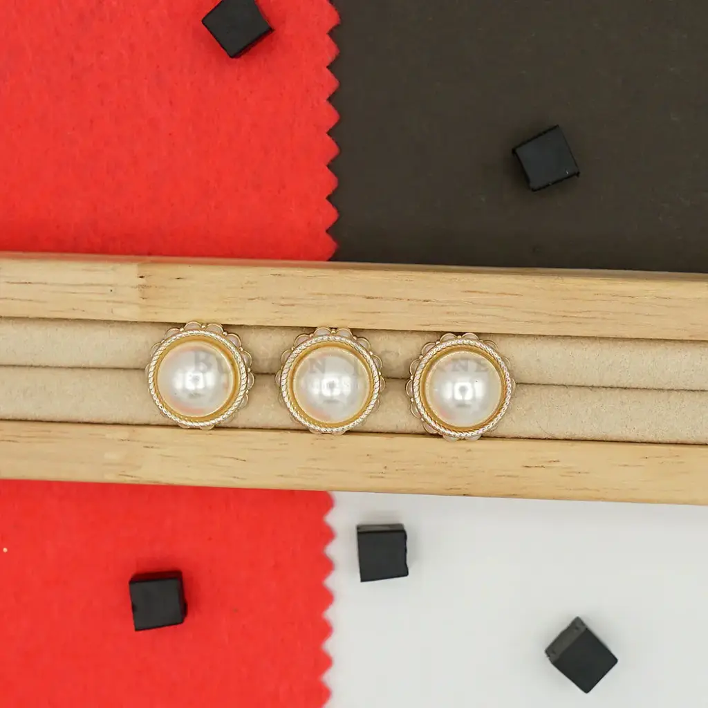 Decorative Round Pearl Metal Button
