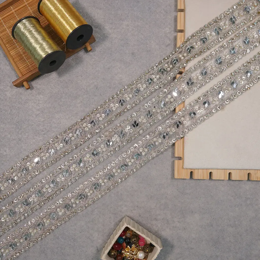 Metallic Yarn Lace In Crystal Pearl & Mirror