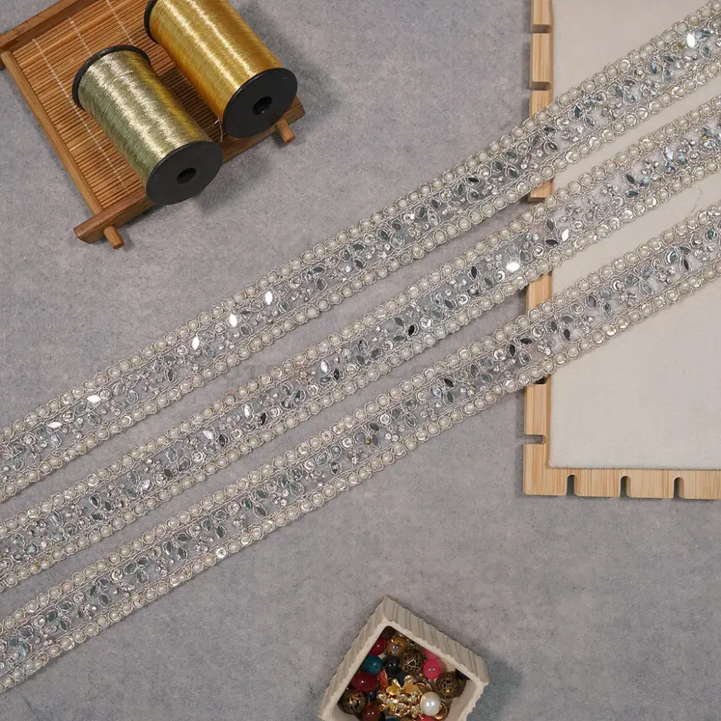 Metallic Yarn Lace In Crystal Pearl & Mirror