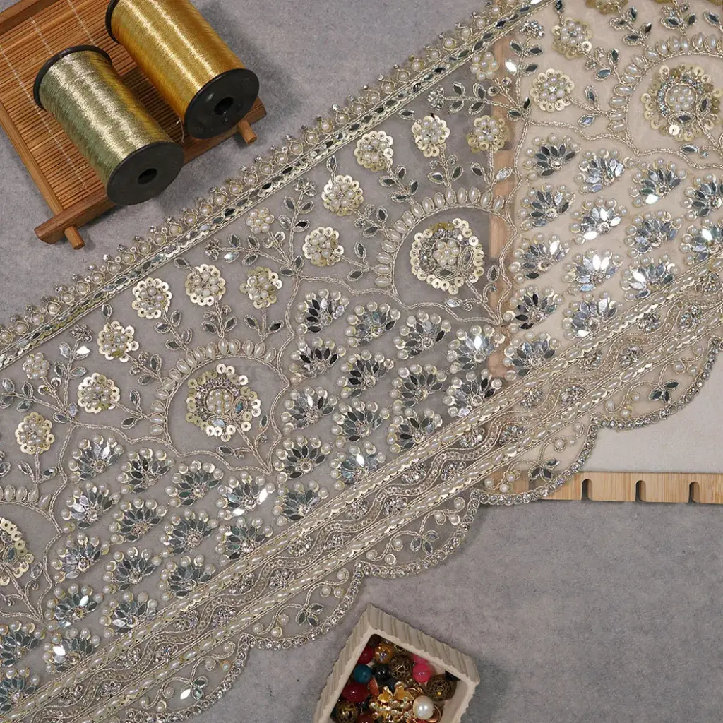Metallic Yarn Lace In Crystal Pearl & Mirror