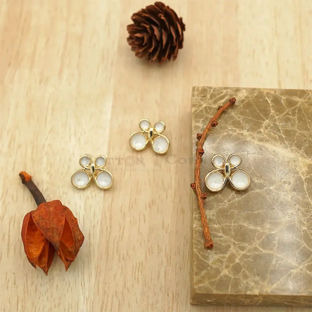 Four Clover Flower Button In Pearl Accents