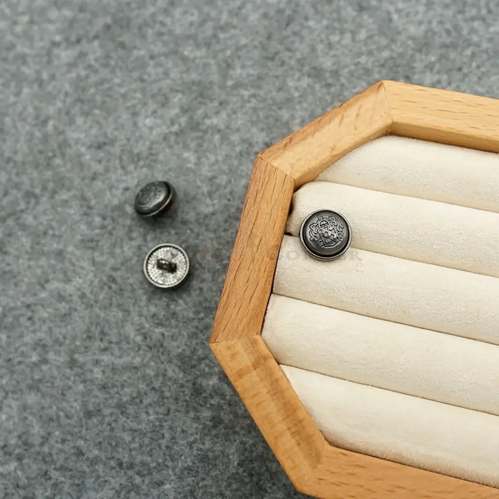 Nontoxic Gun Mute-Plated Crown Shield Two-Part Metal Shirt Button