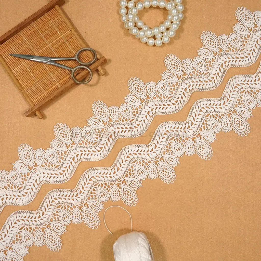 One Side Border Shuttle Lace
