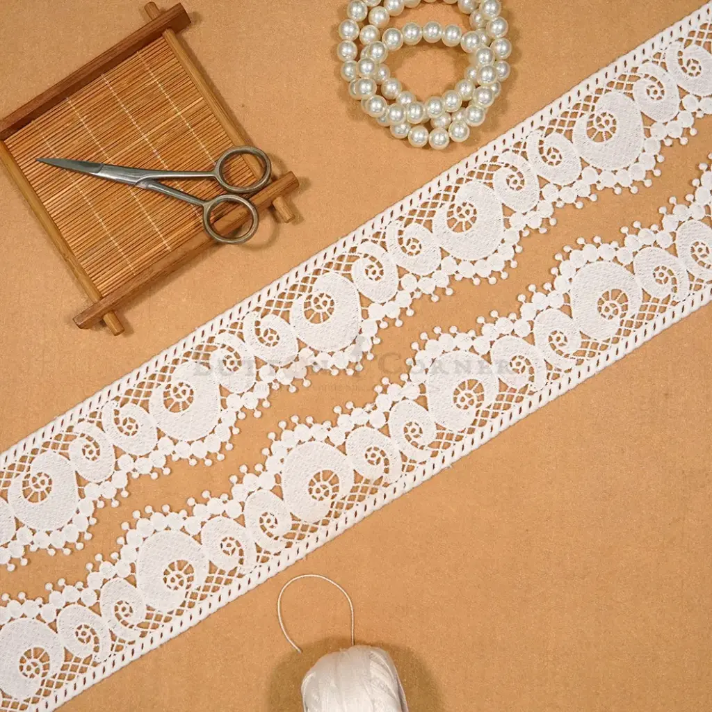 One Side Border Shuttle Lace