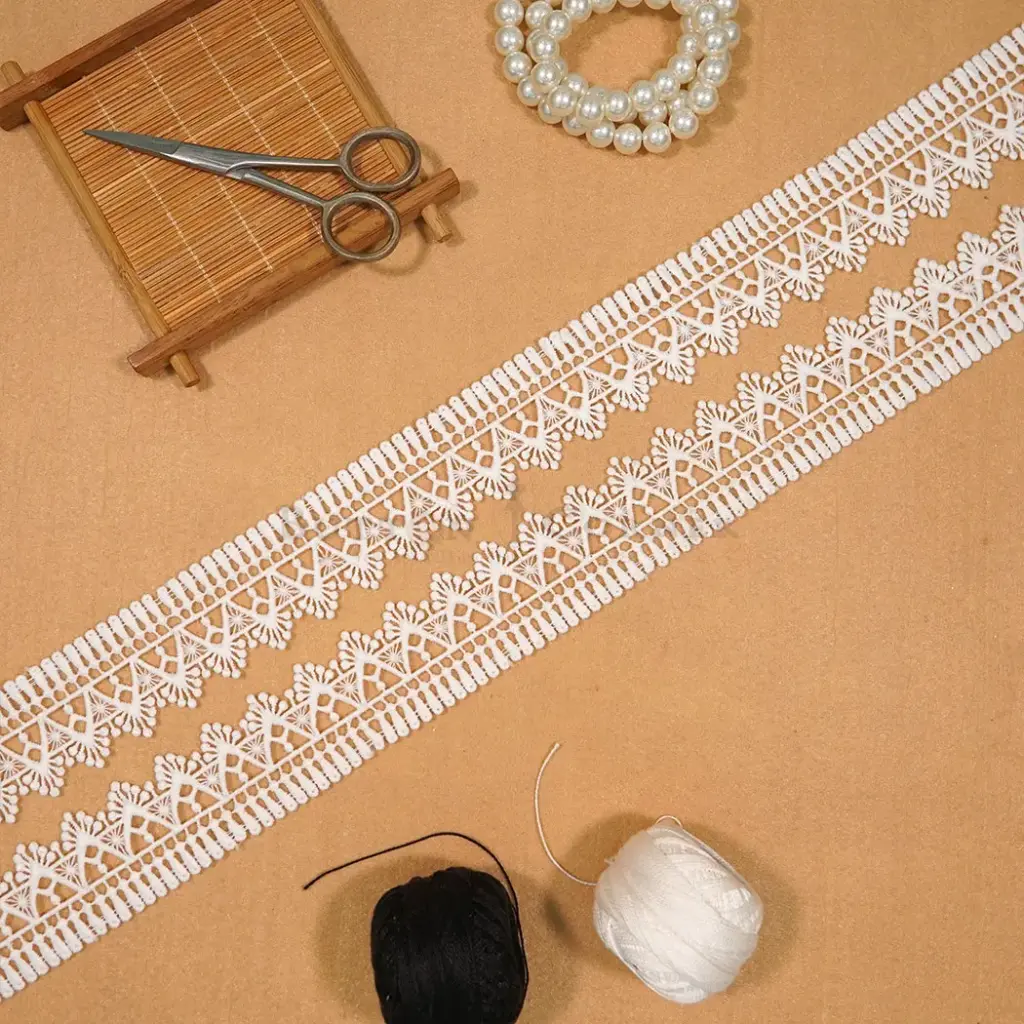 One Side Border Shuttle Lace