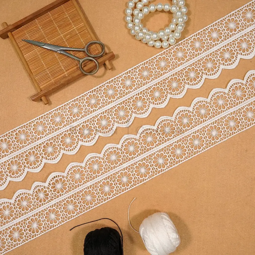 One Side Border Shuttle Lace