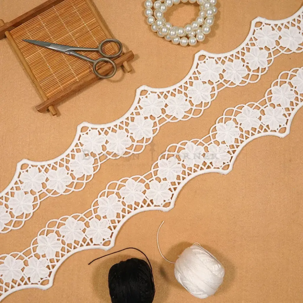 Scallup Shuttle Lace