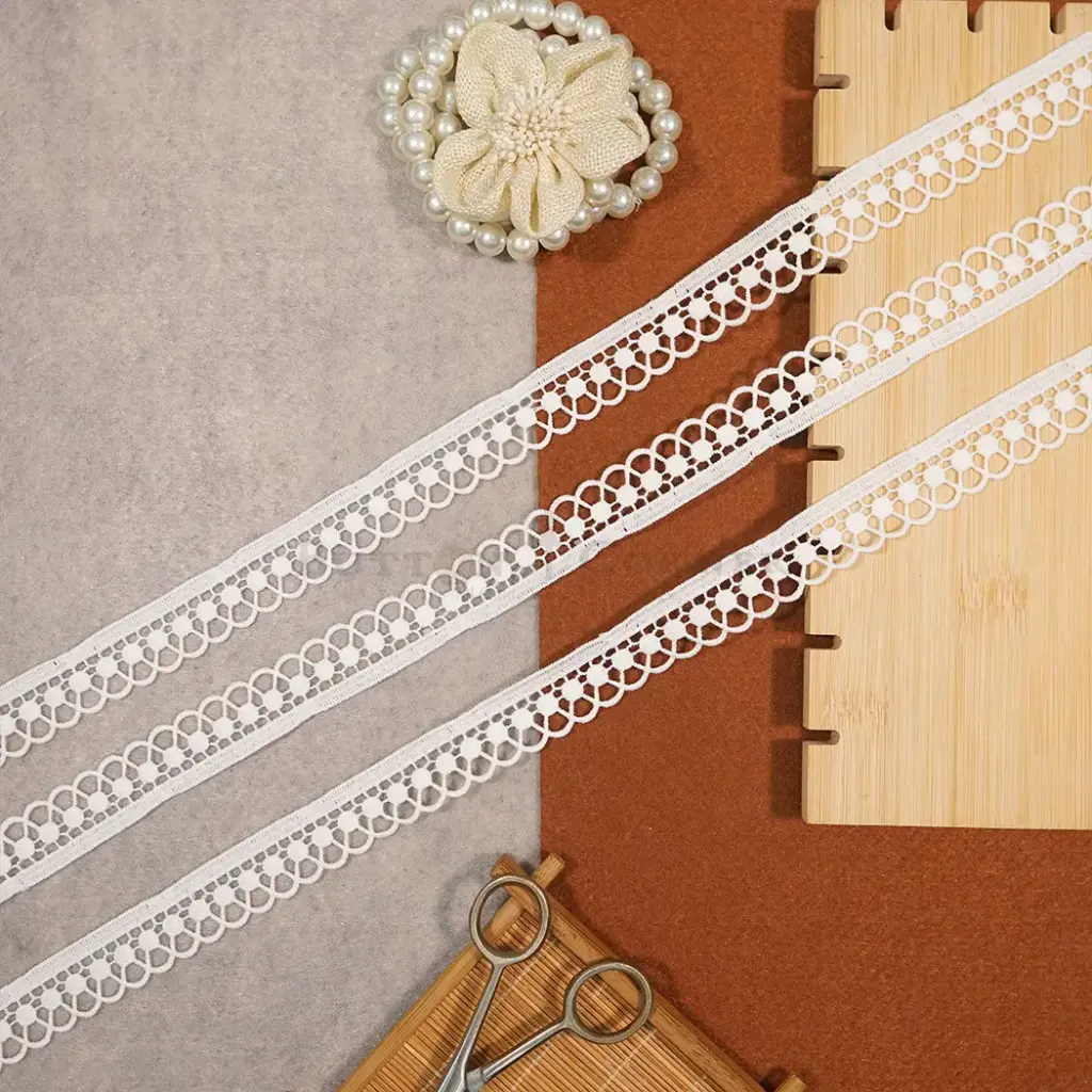 One Side Border Shuttle Lace