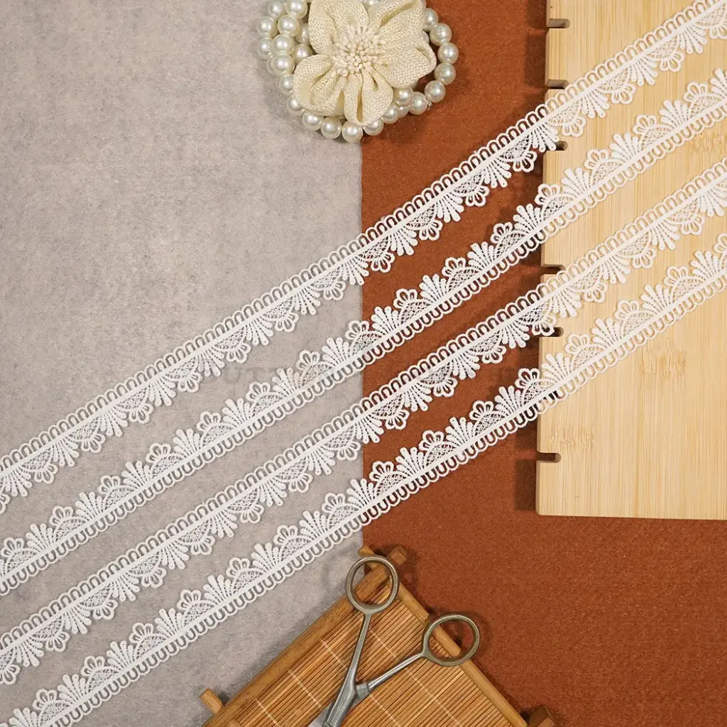 One Side Border Shuttle Lace