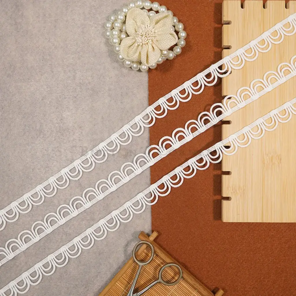 One Side Border Shuttle Lace