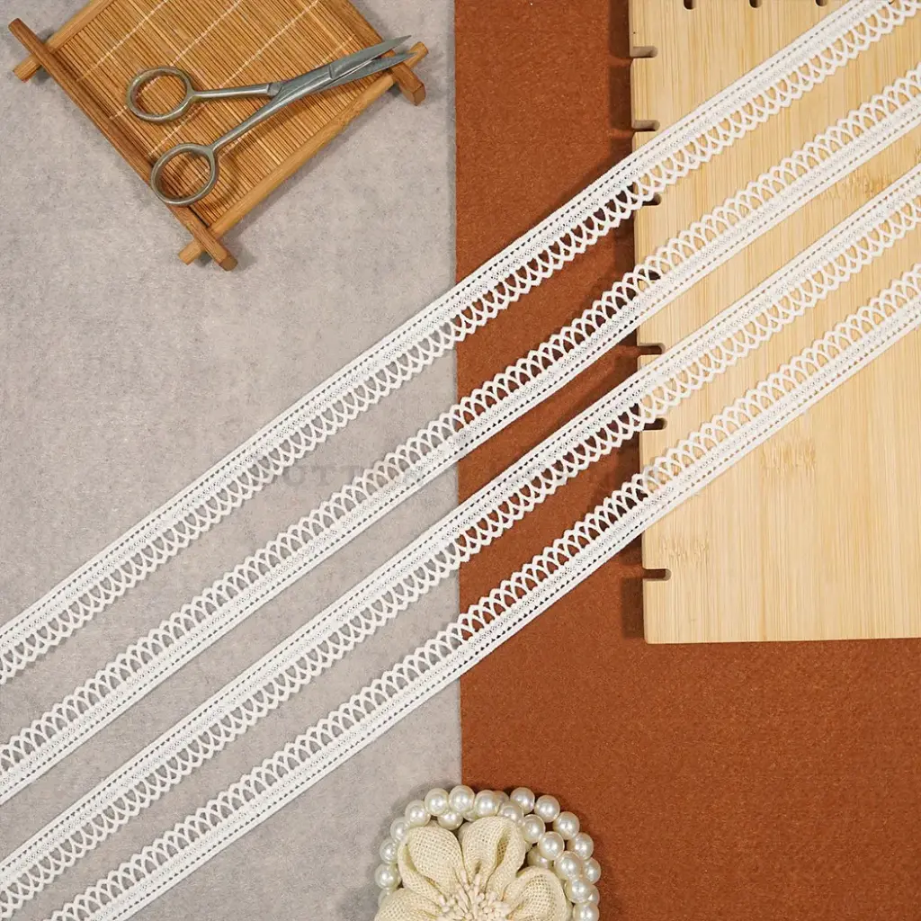 One Side Border Shuttle Lace