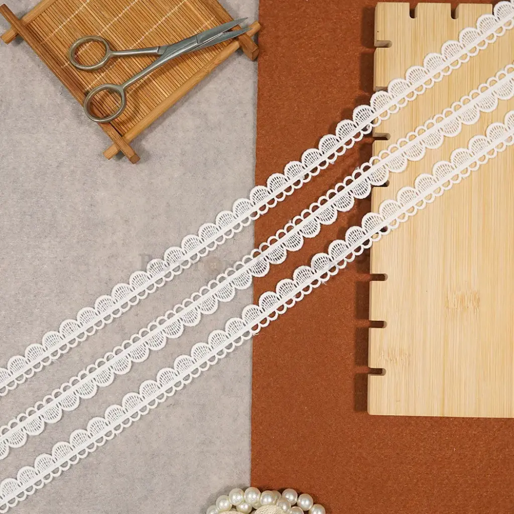 One Side Border Shuttle Lace