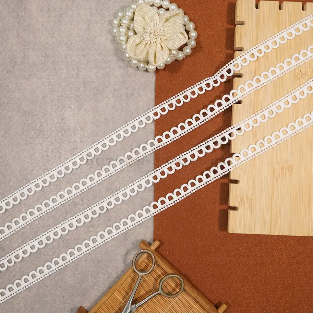 One Side Border Shuttle Lace