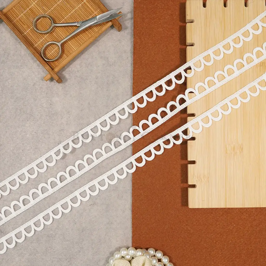 One Side Border Shuttle Lace