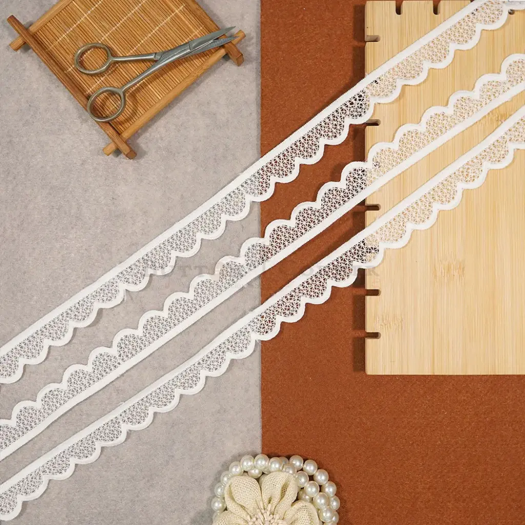 One Side Border Shuttle Lace